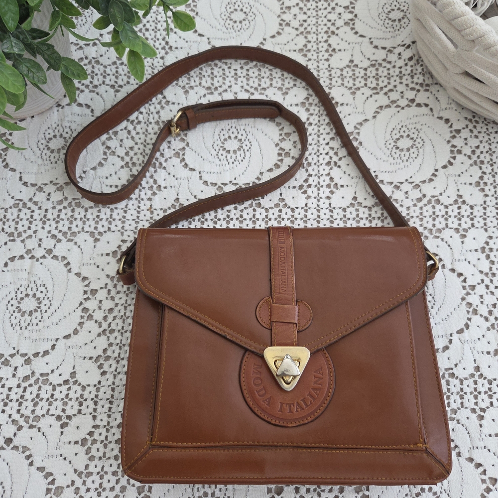 Vintage Moda Italiana Brown Leather Crossbody Bag with Gold-Tone Clasp